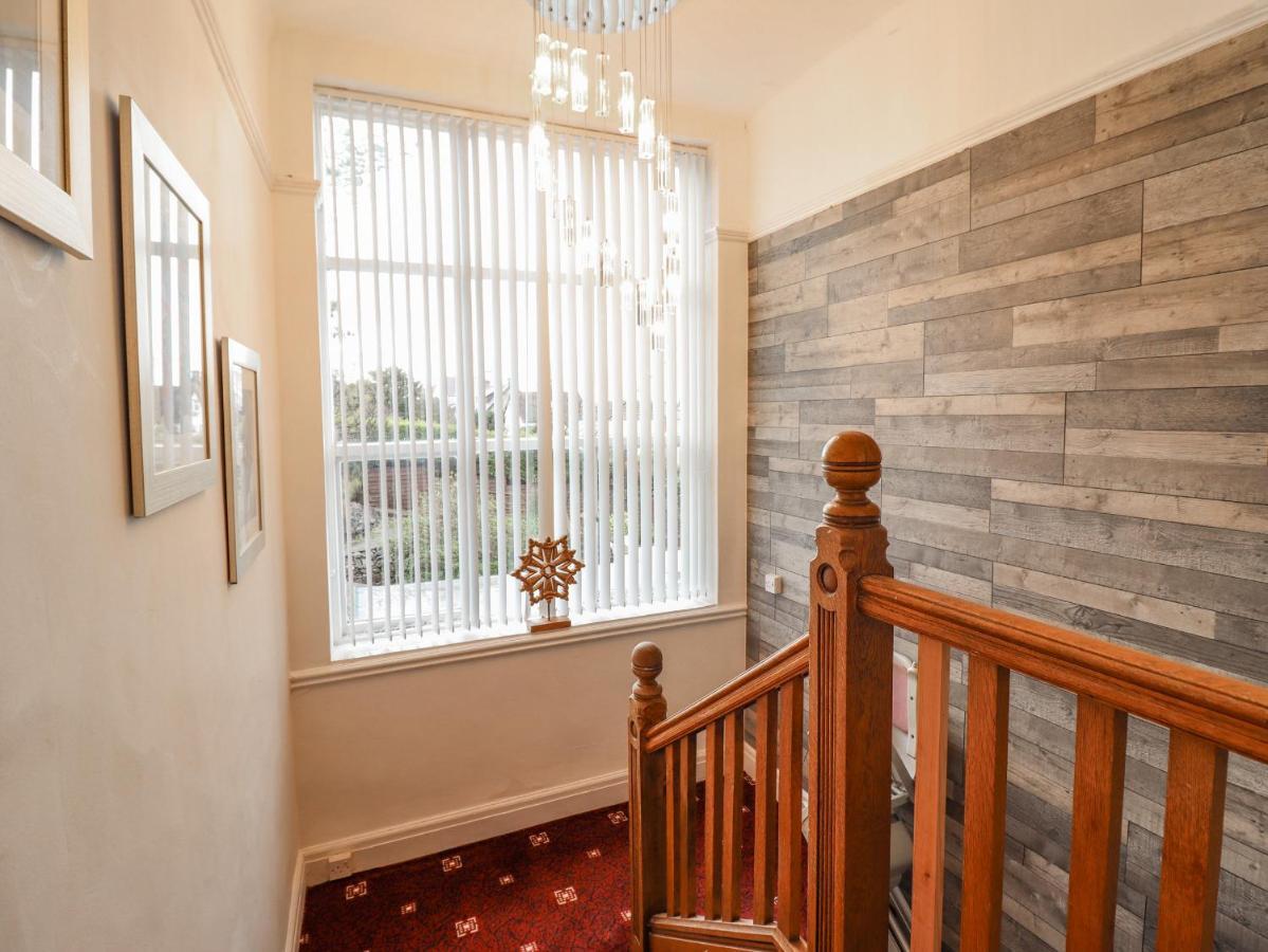 Gwynant Villa Rhyl Exterior photo